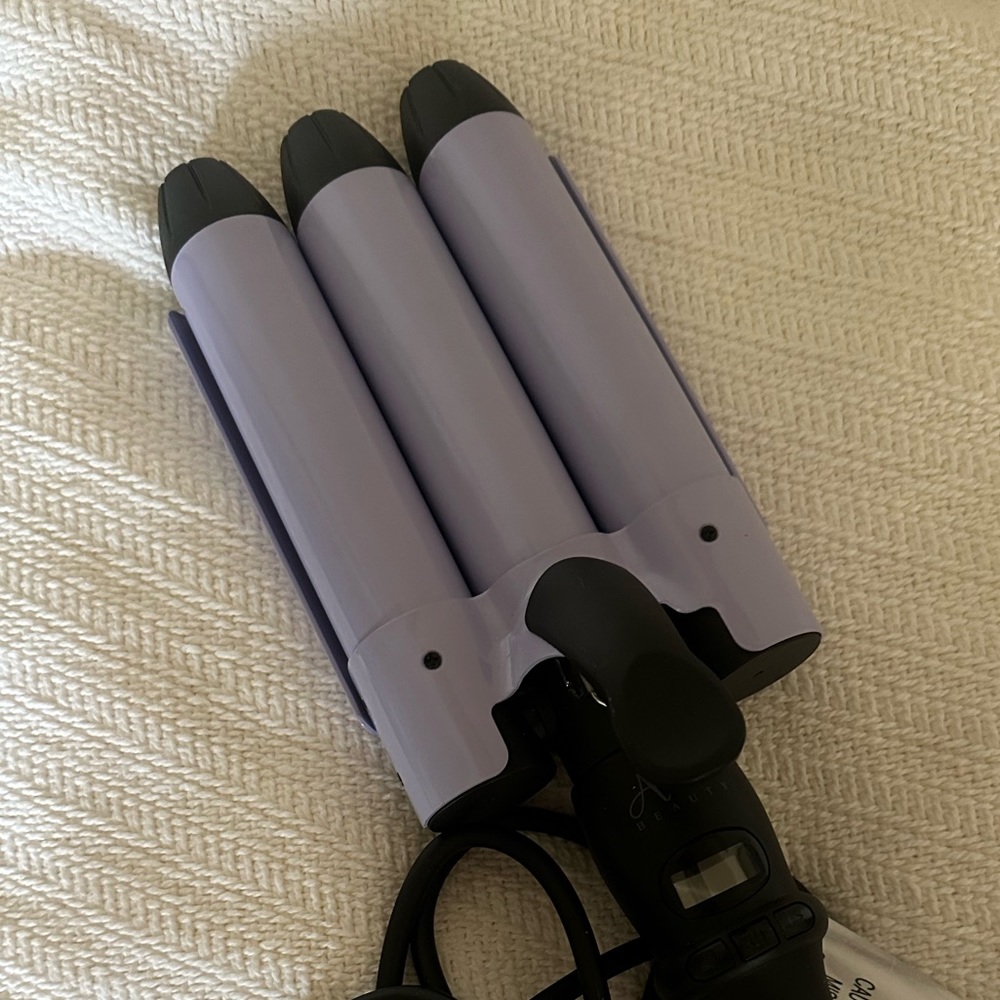 Like new! Beach wave iron.